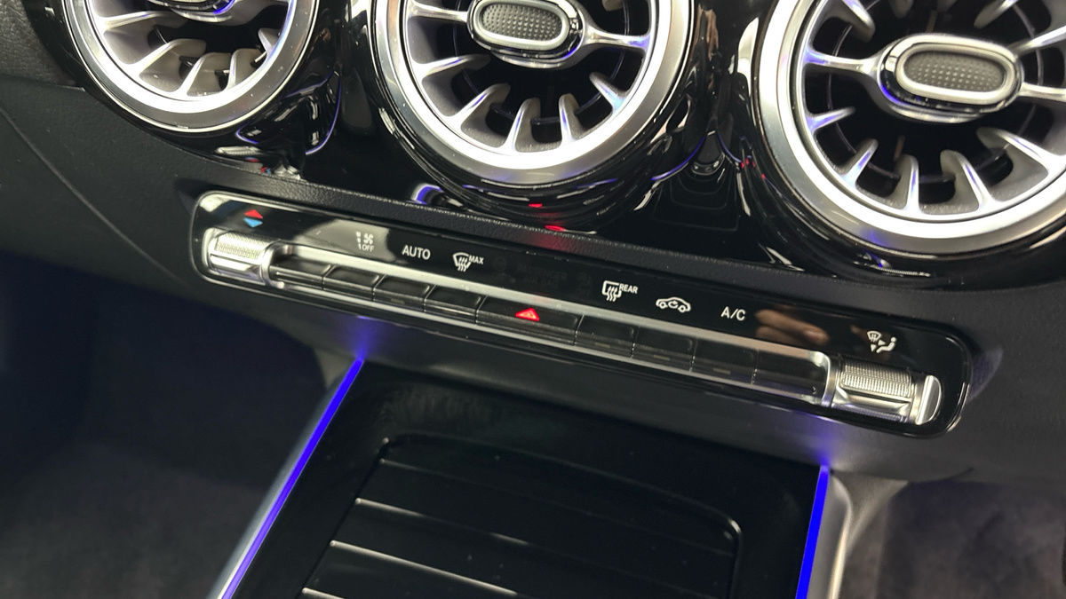 Mercedes-Benz GLA Image 9