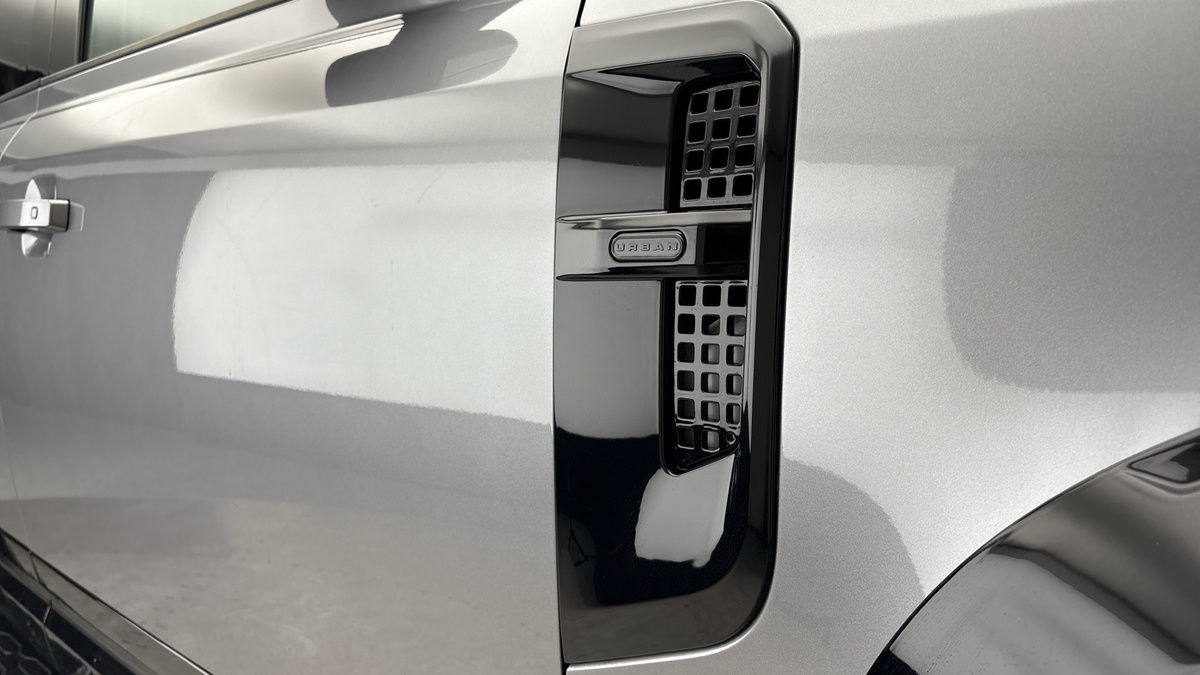 Land Rover Defender 110 Urban Image 27