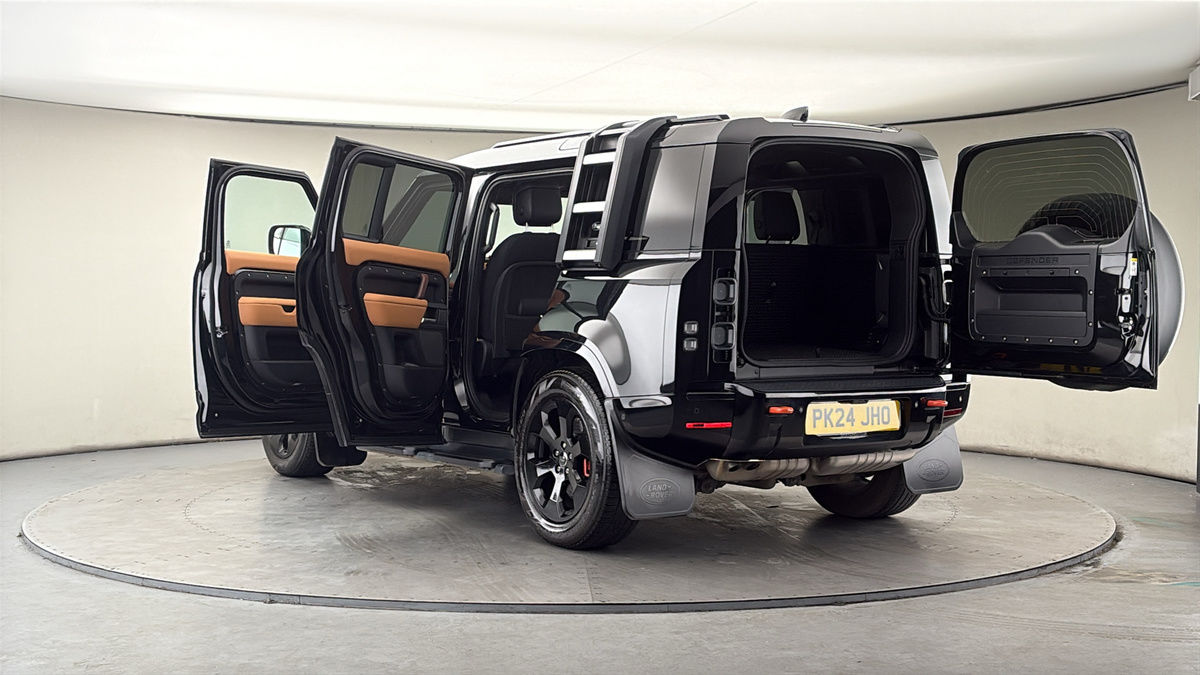 Land Rover Defender 110 Image 23