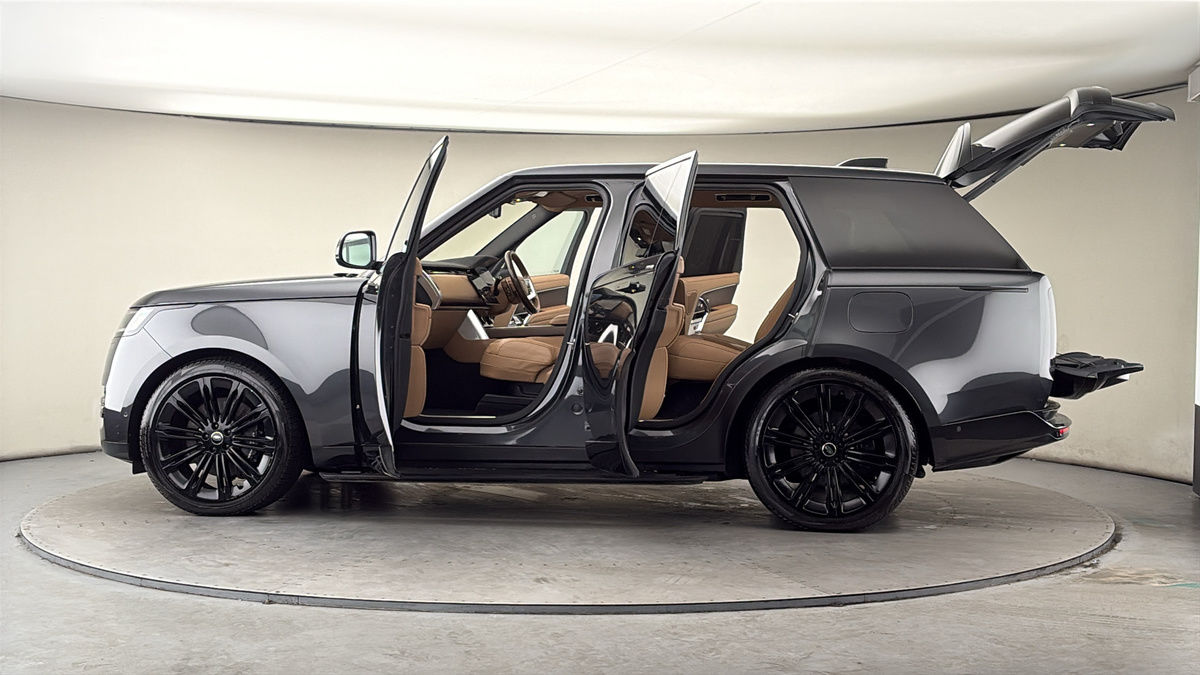 More views of Land Rover Range Rover