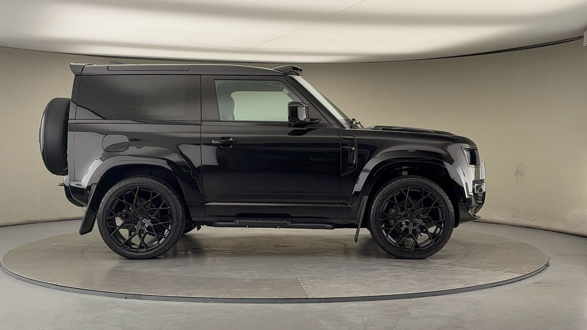 Land Rover Defender 90 Urban Image 16