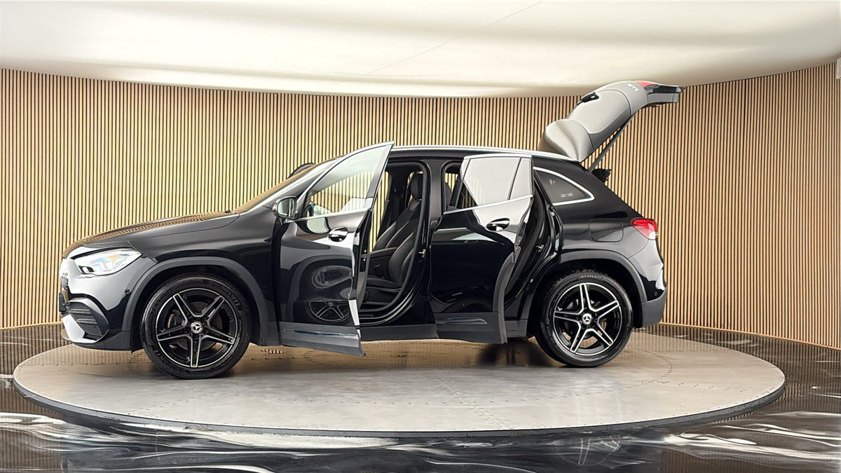 More views of Mercedes-Benz GLA