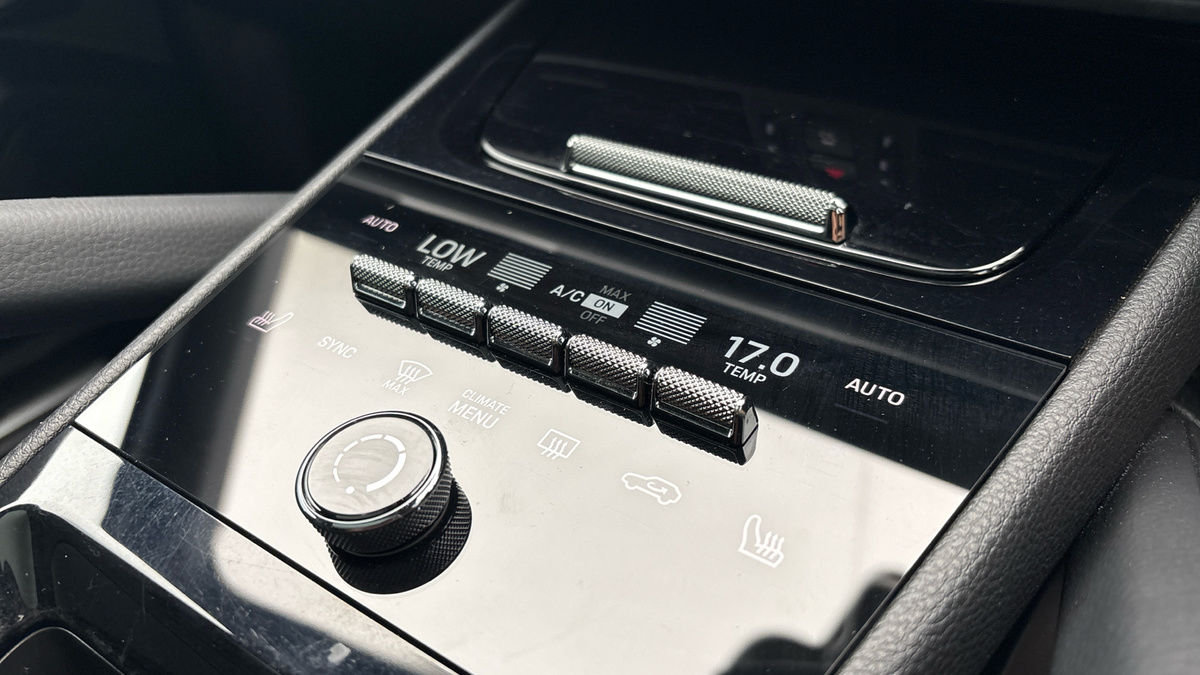 Porsche Cayenne Image 26