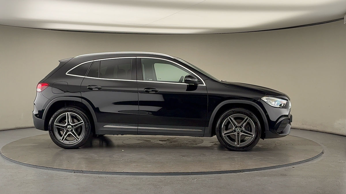 More views of Mercedes-Benz GLA