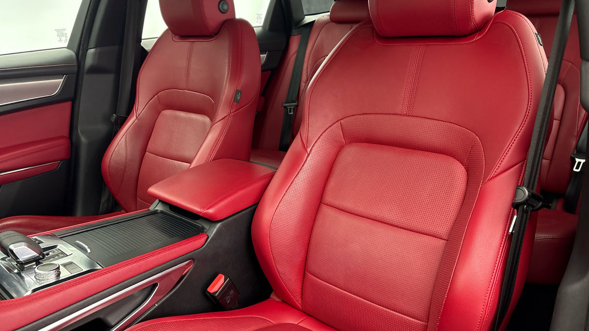 Jaguar F-PACE Image 7