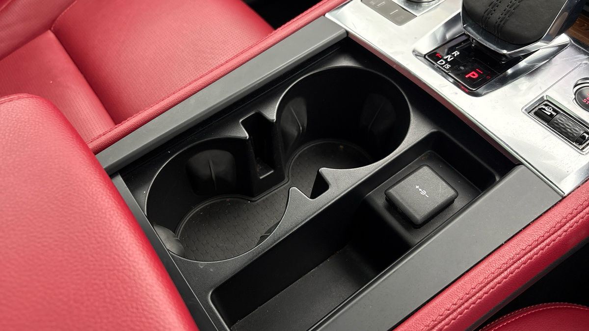Jaguar F-PACE Image 34