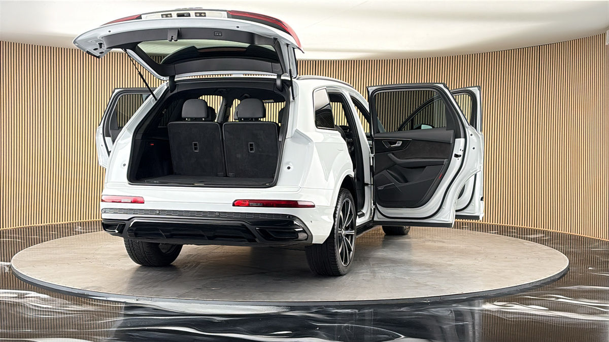 More views of Audi Q7