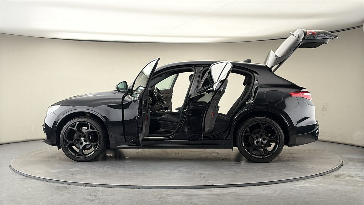 More views of Alfa Romeo Stelvio