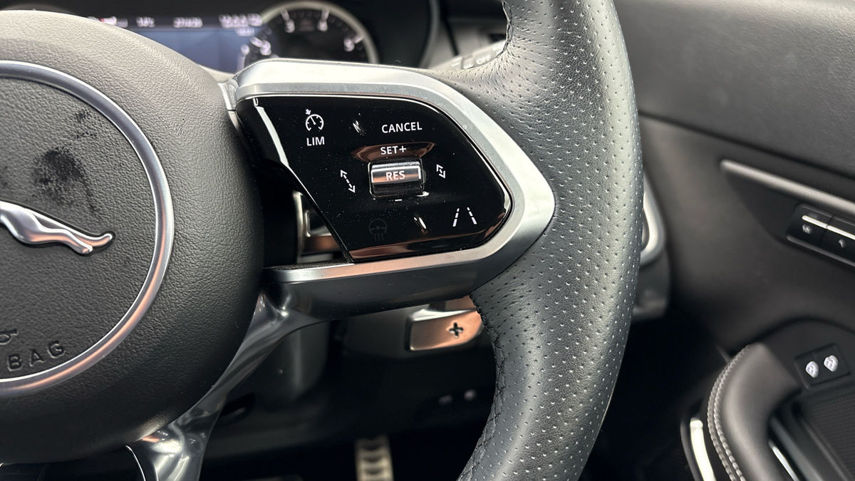 Jaguar E-PACE Image 14