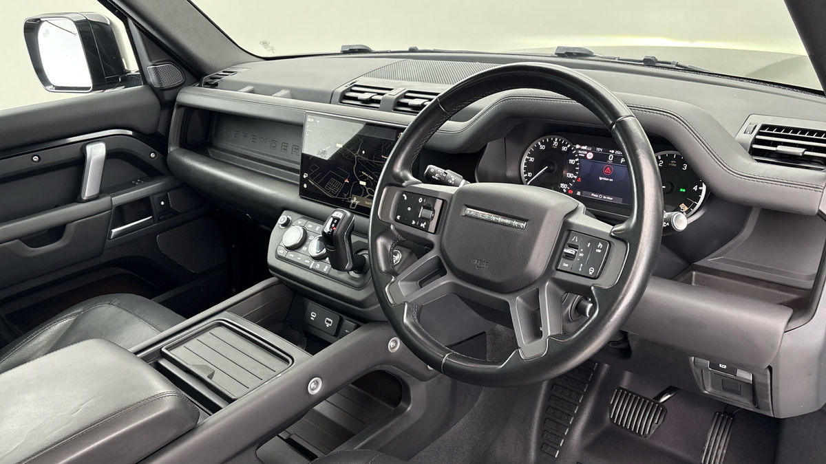 Land Rover Defender 110 Image 5