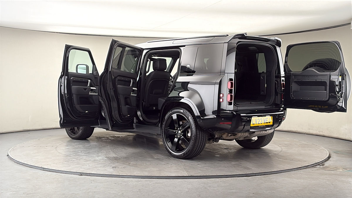 More views of Land Rover Defender 110