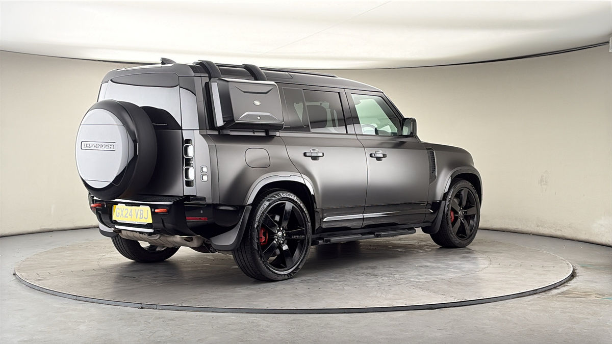 Land Rover Defender 110 Image 21