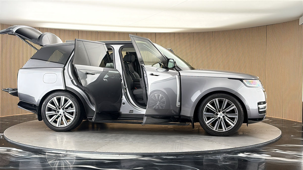 More views of Land Rover Range Rover