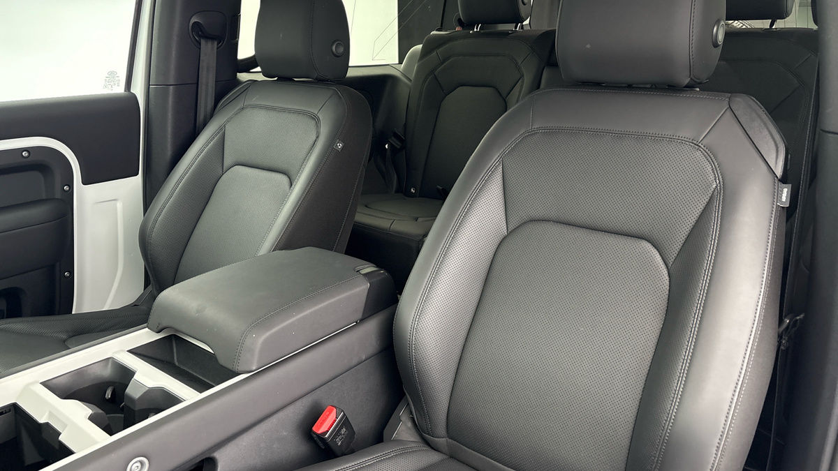 Land Rover Defender 90 Image 7