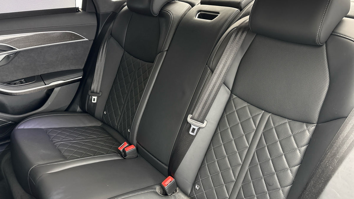Audi S8 Image 8