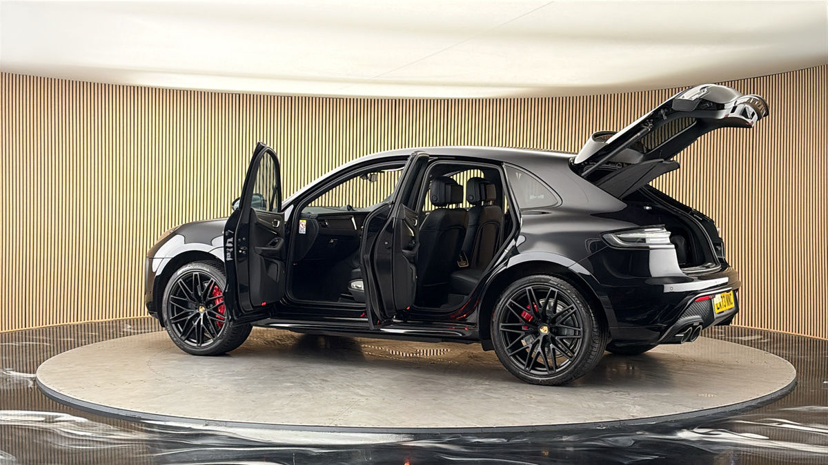 More views of Porsche Macan