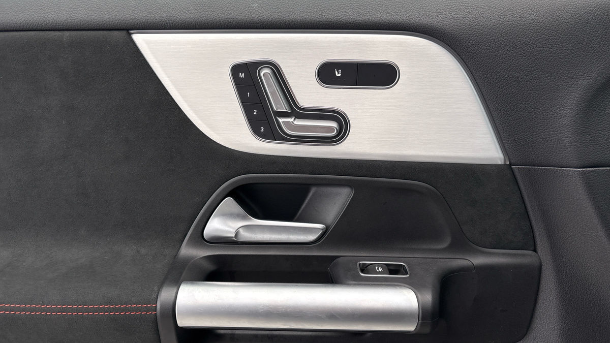 Mercedes-Benz GLA Image 19