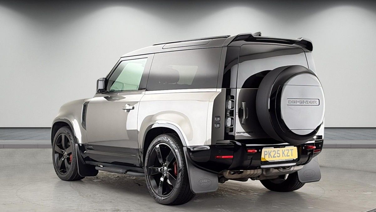 Land Rover Defender 90 Image 2