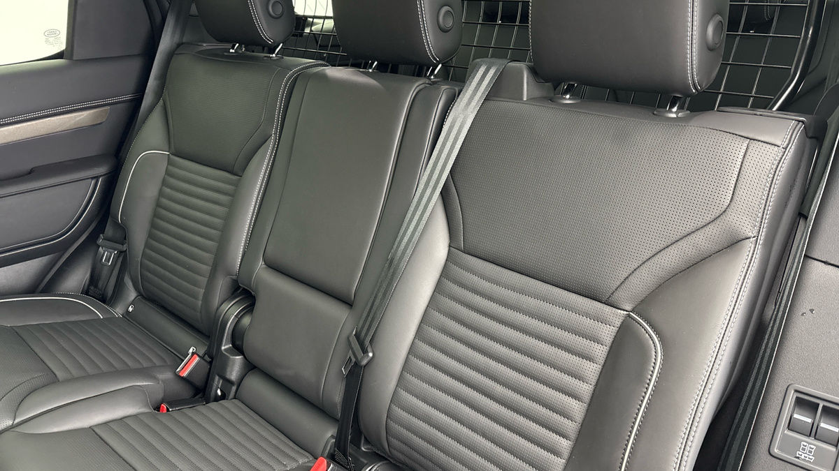 Land Rover Discovery Image 8