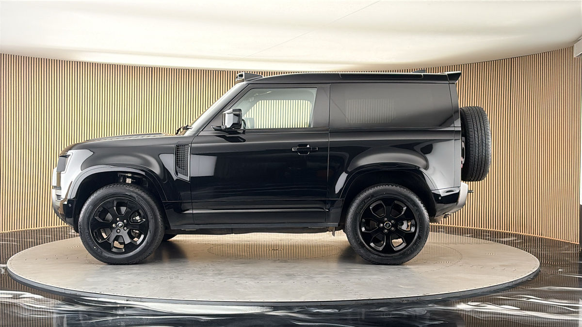Land Rover Defender 90 Image 15