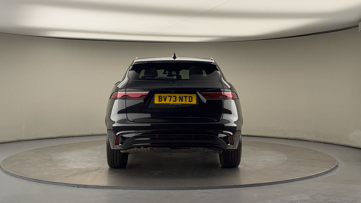 Jaguar F-PACE Image 4