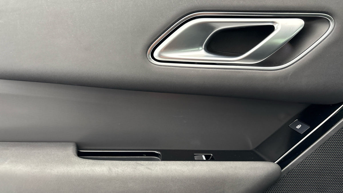 Land Rover Range Rover Velar Image 19