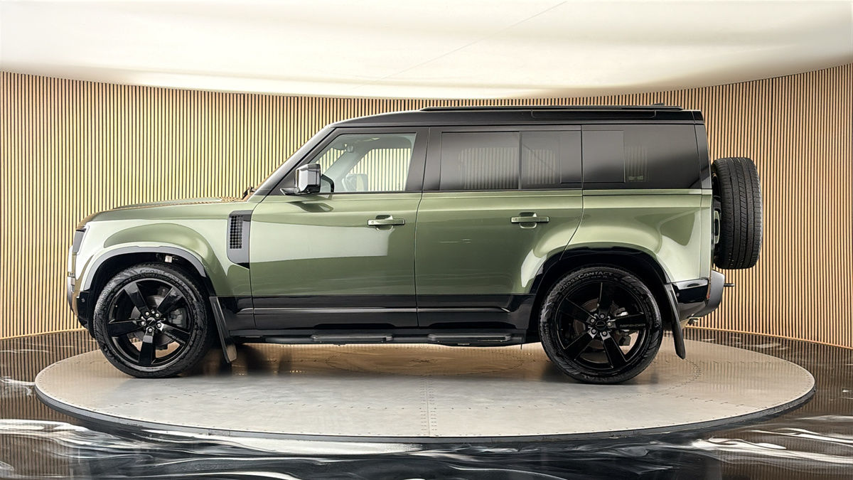 More views of Land Rover Defender 110