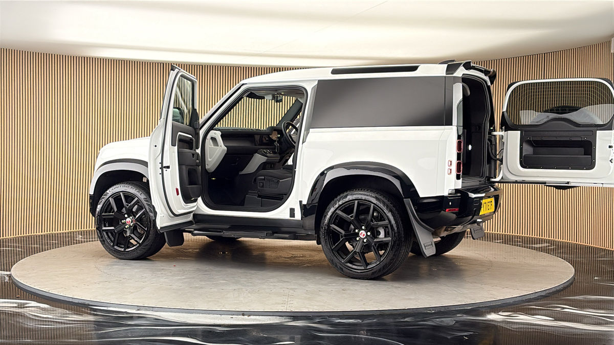 More views of Land Rover Defender 90