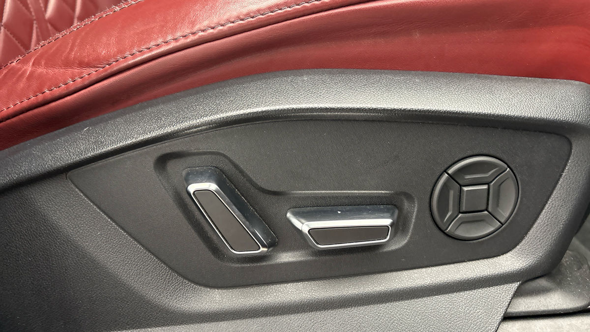 Audi SQ8 Image 30