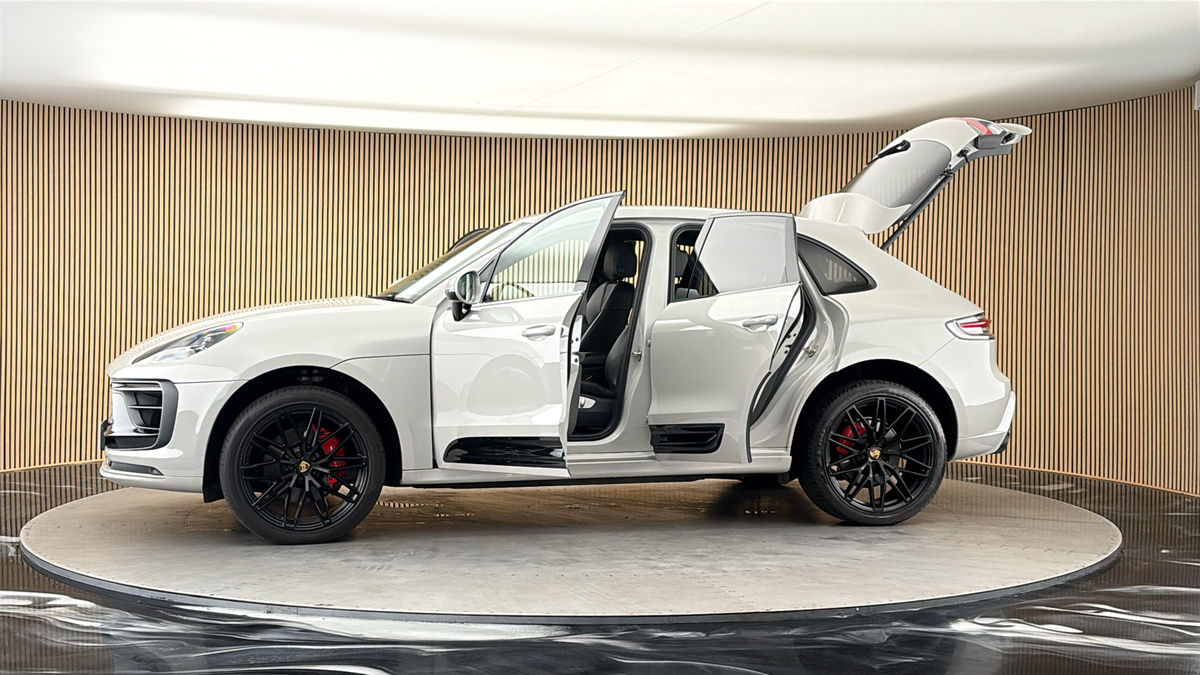 More views of Porsche Macan