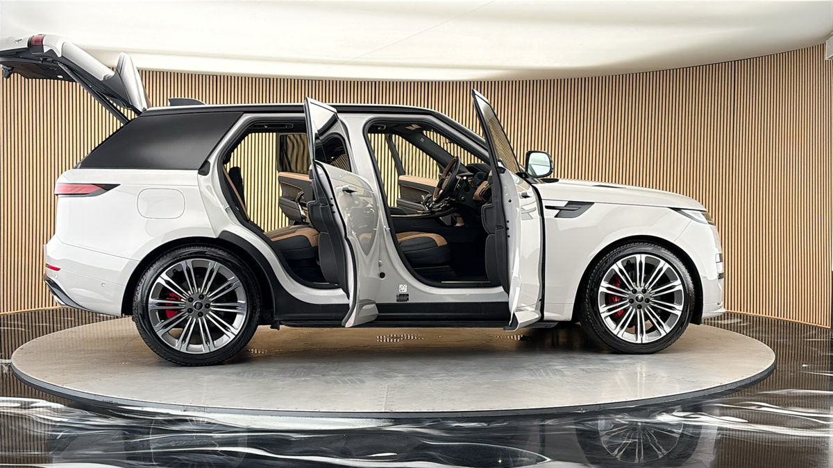 More views of Land Rover Range Rover Sport