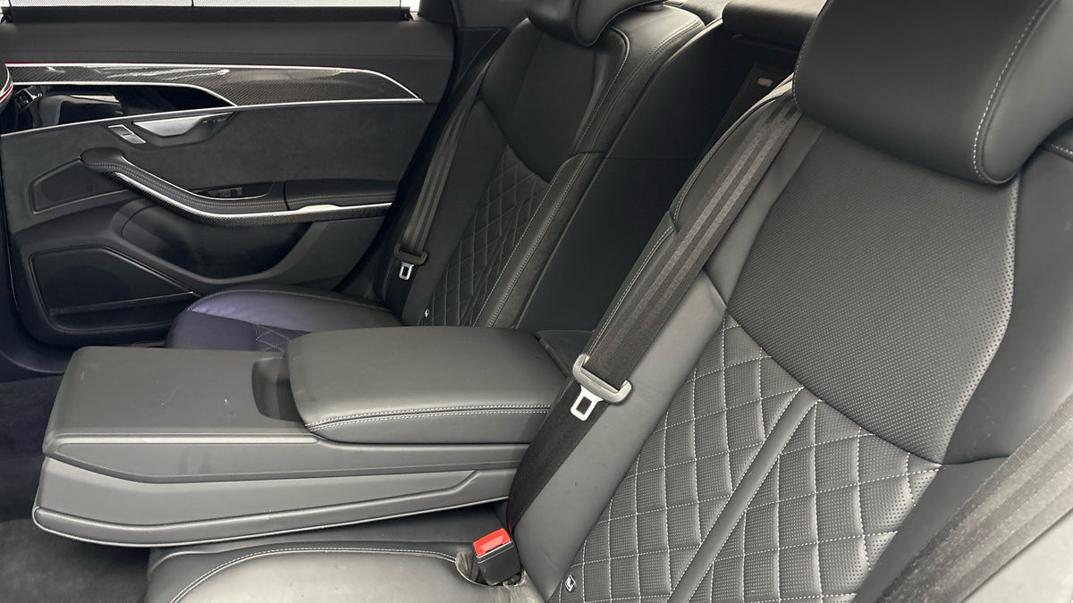 Audi S8 Image 9