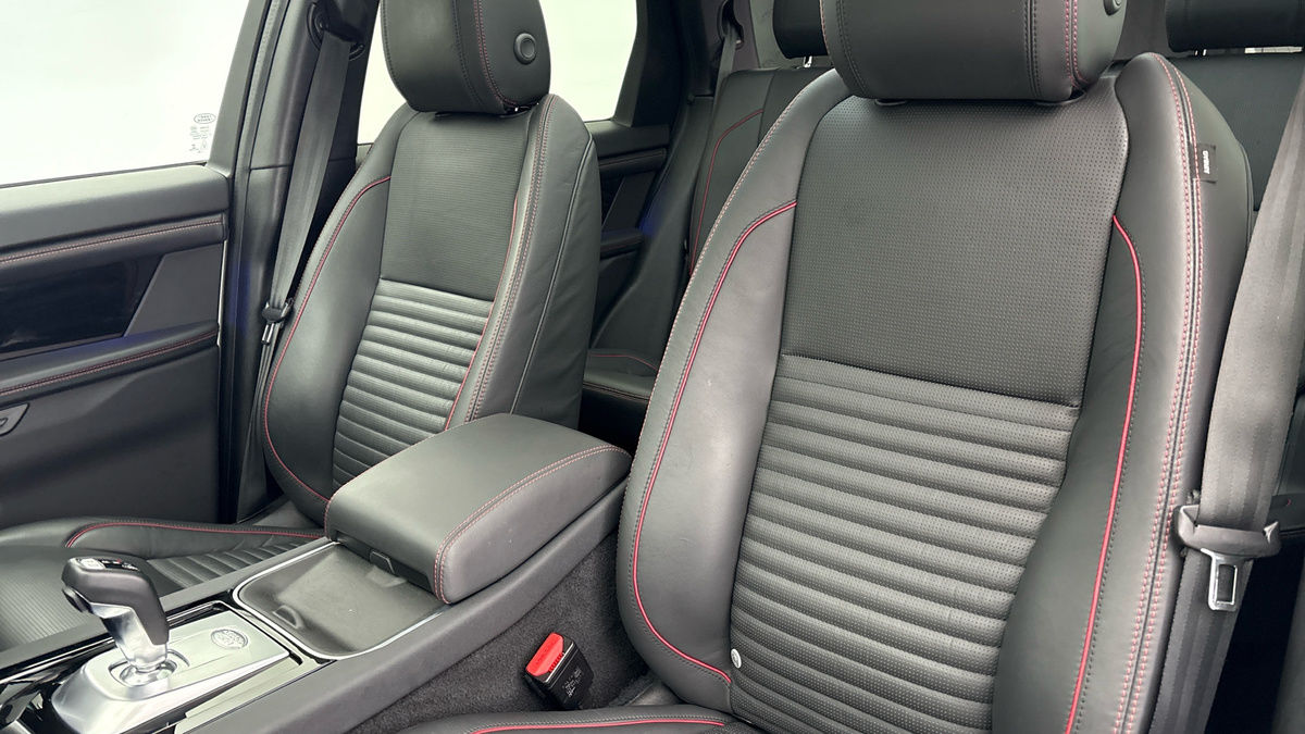 Land Rover Discovery Sport Image 7