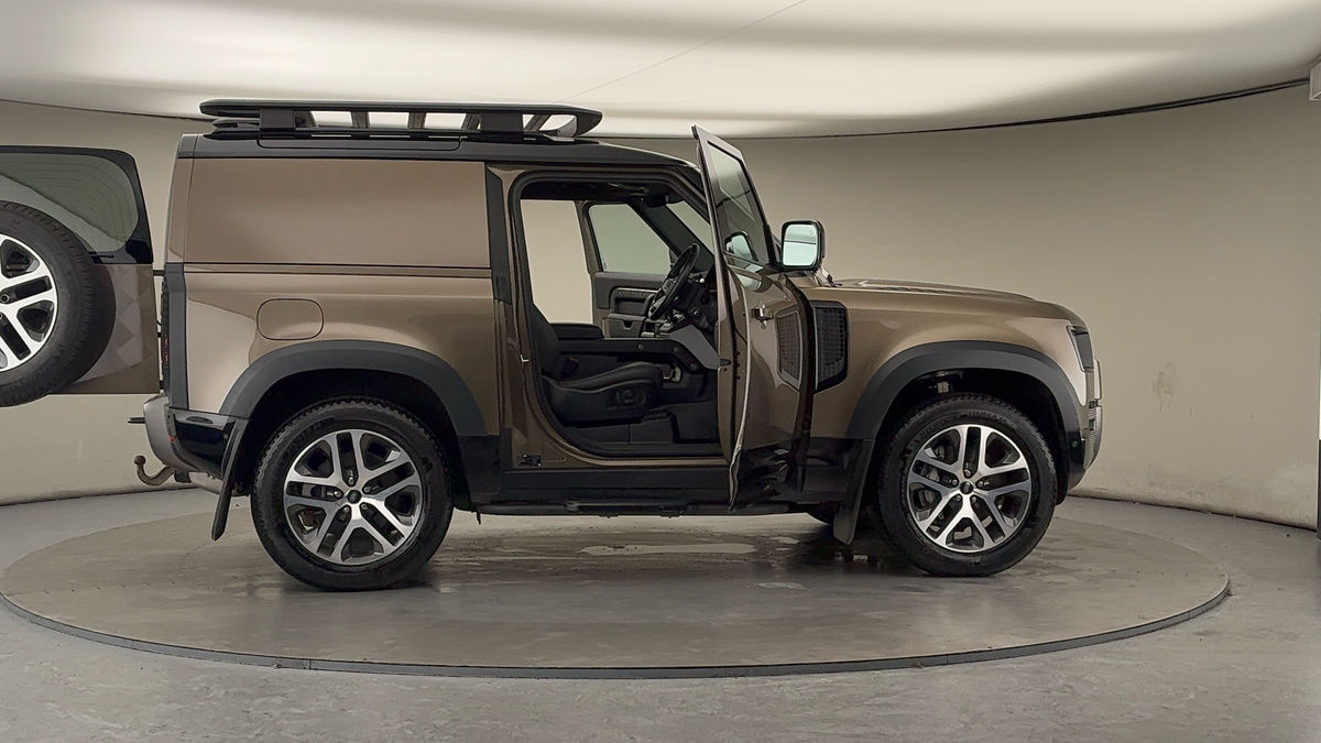 More views of Land Rover Defender 90