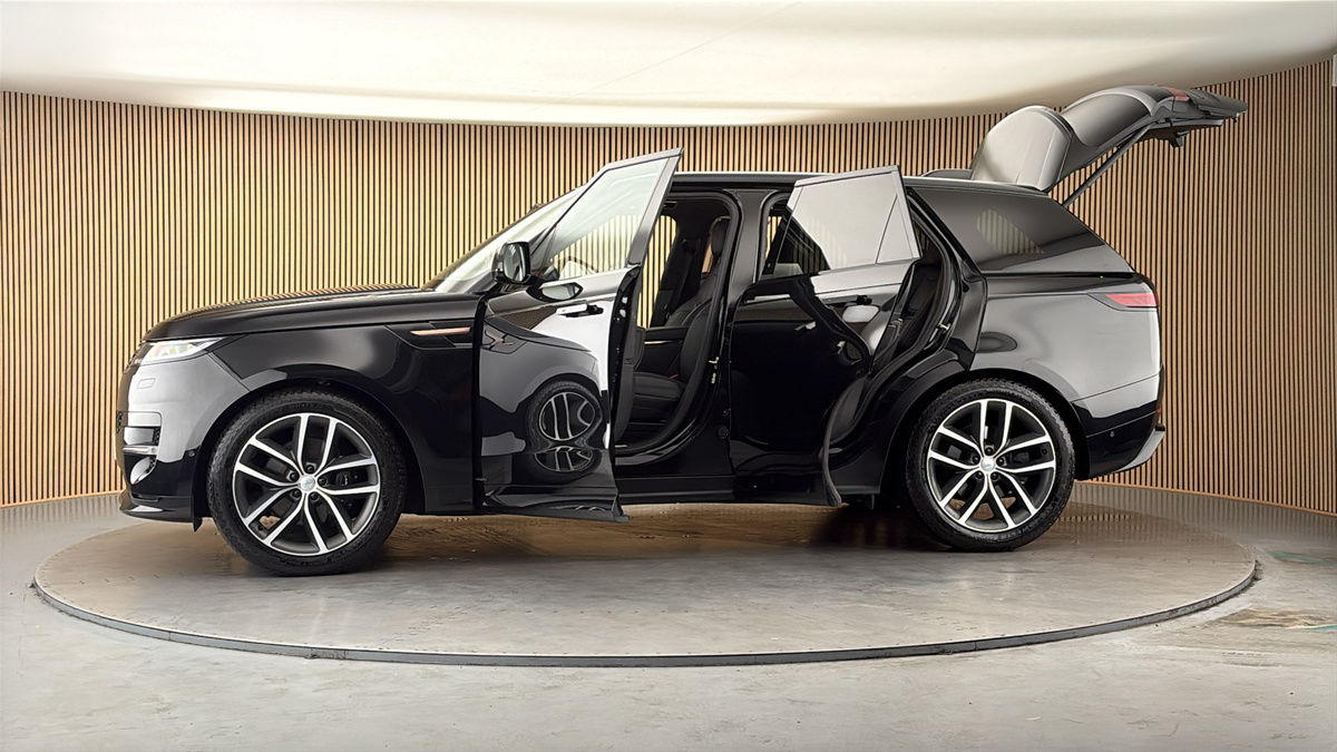 More views of Land Rover Range Rover Sport