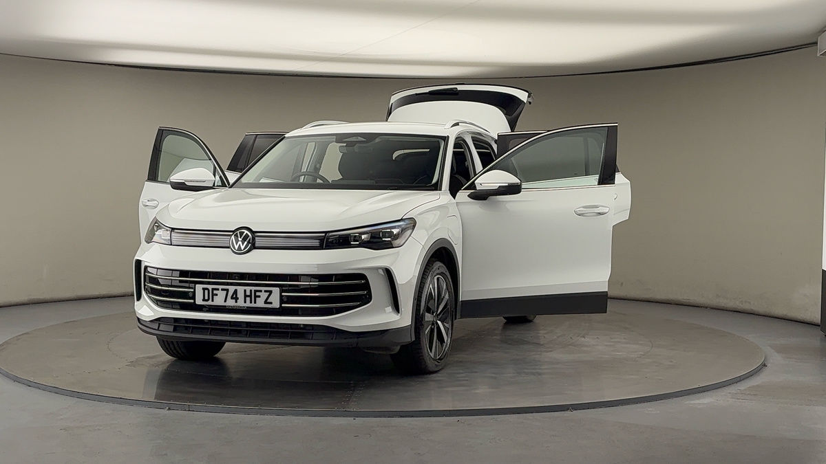 More views of Volkswagen Tiguan