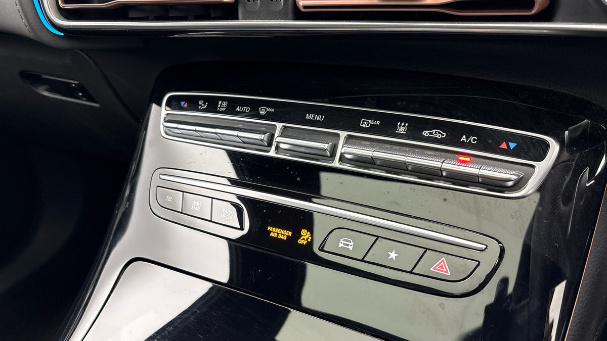 Mercedes-Benz EQC Image 29