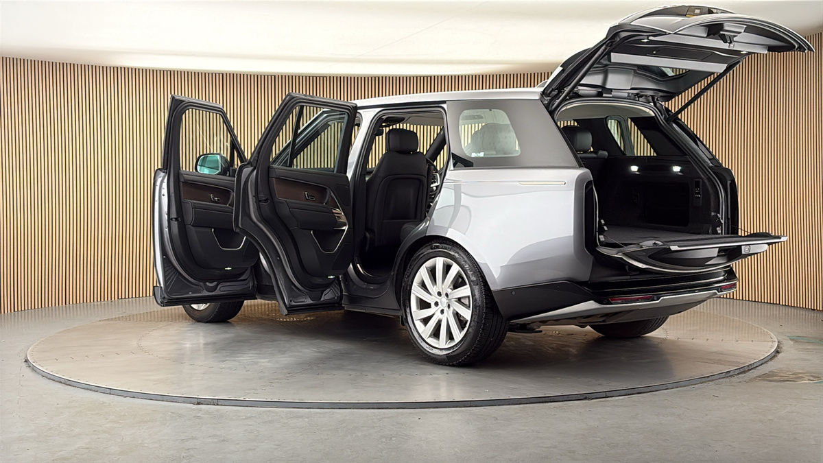More views of Land Rover Range Rover