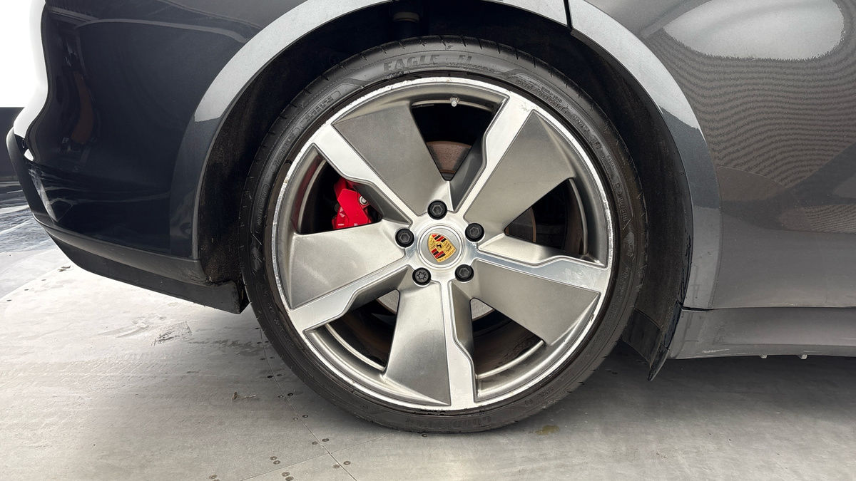 Porsche Taycan Image 10