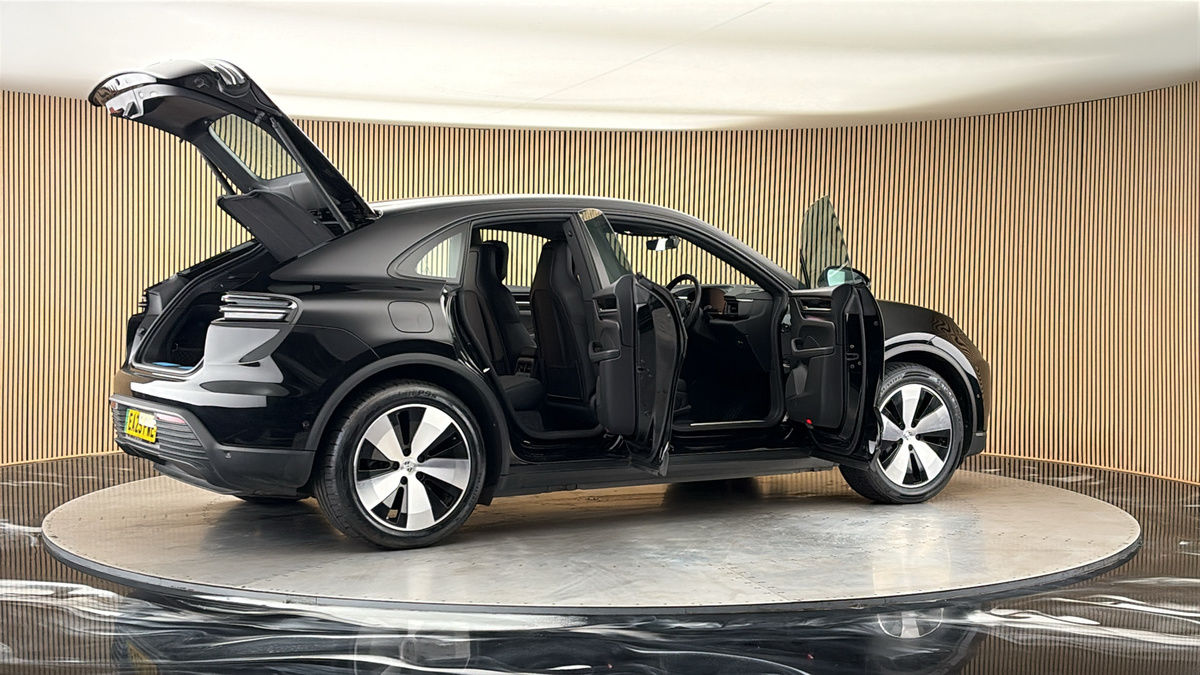 More views of Porsche Macan