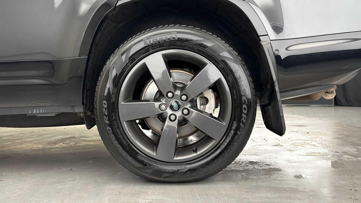 Land Rover Defender 130 Image 10