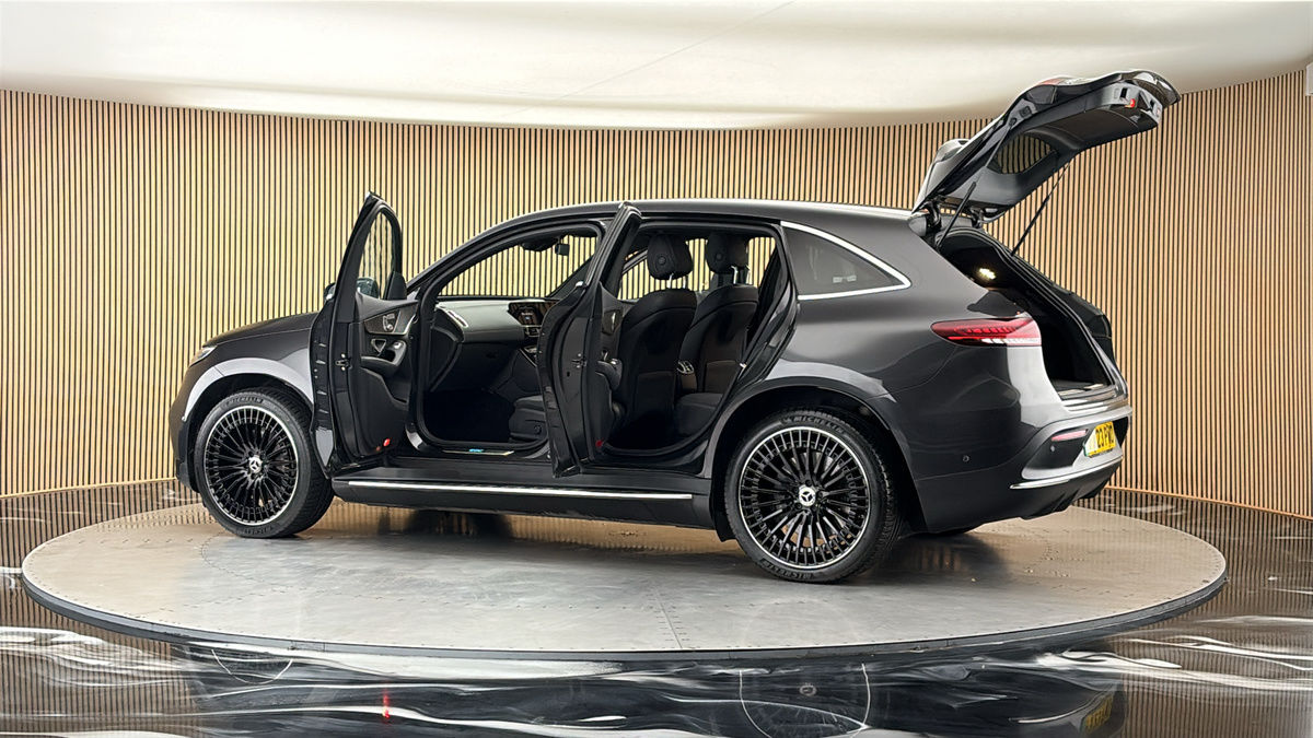 More views of Mercedes-Benz EQC