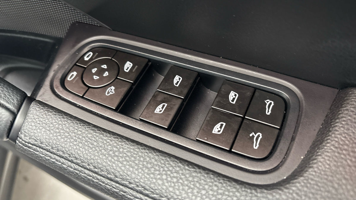 Porsche Cayenne Image 34
