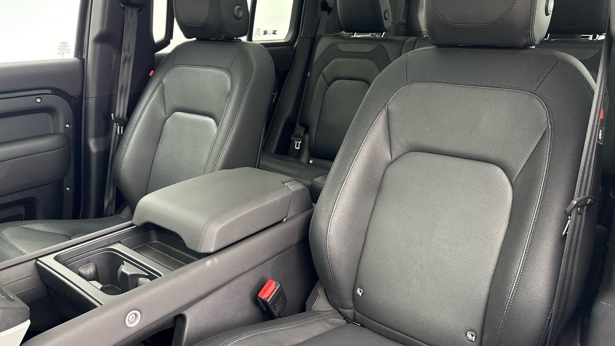 Land Rover Defender 110 Urban Image 7