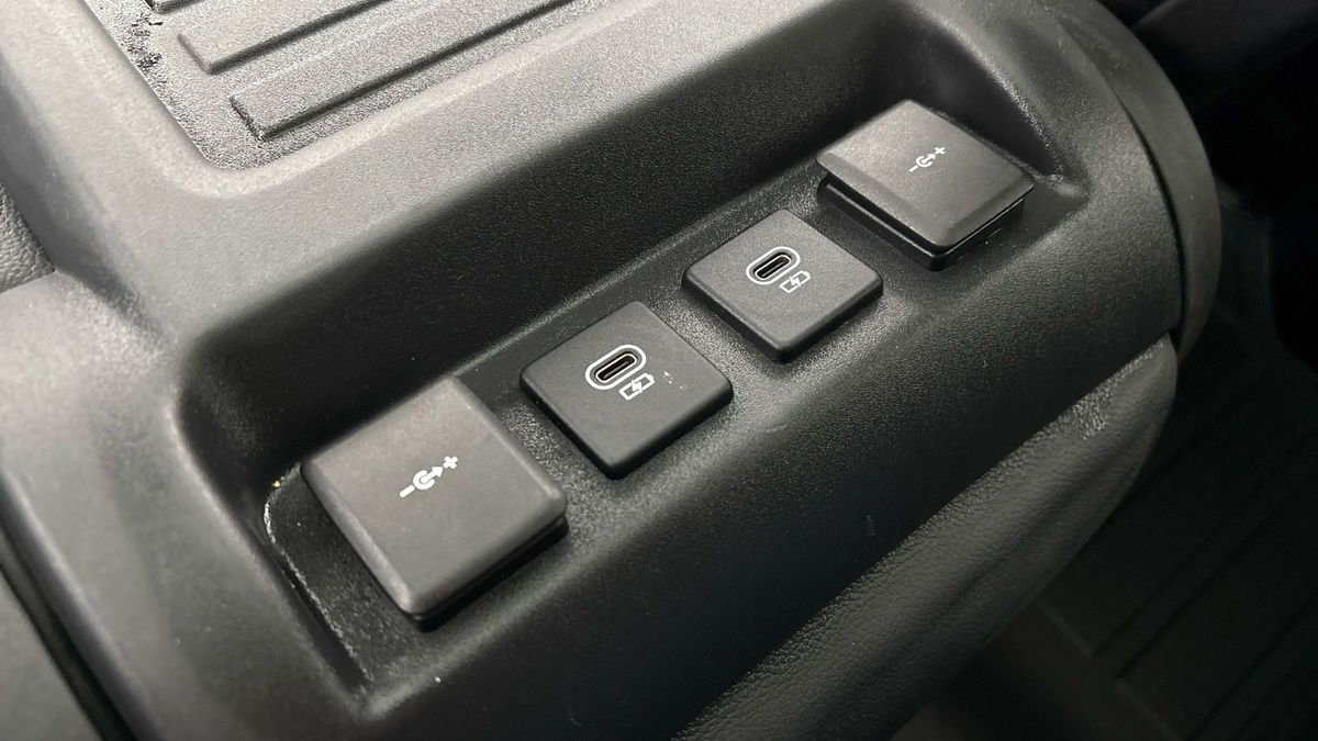 Land Rover Defender 90 Image 27