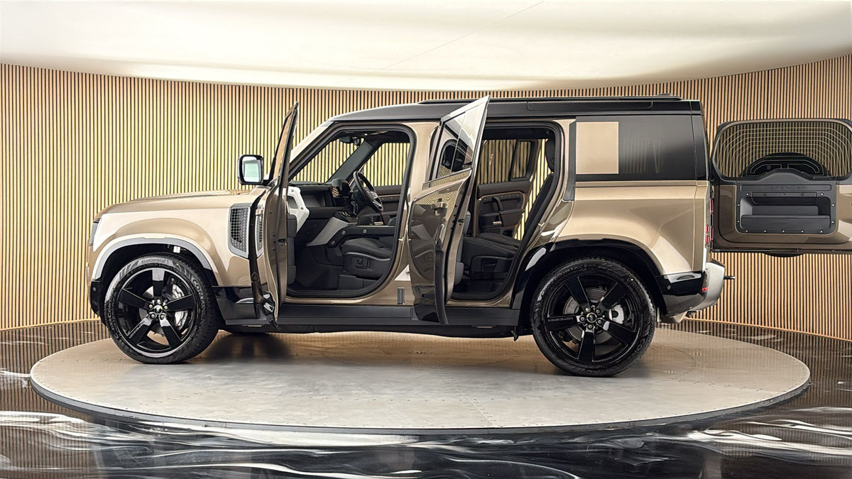More views of Land Rover Defender 110