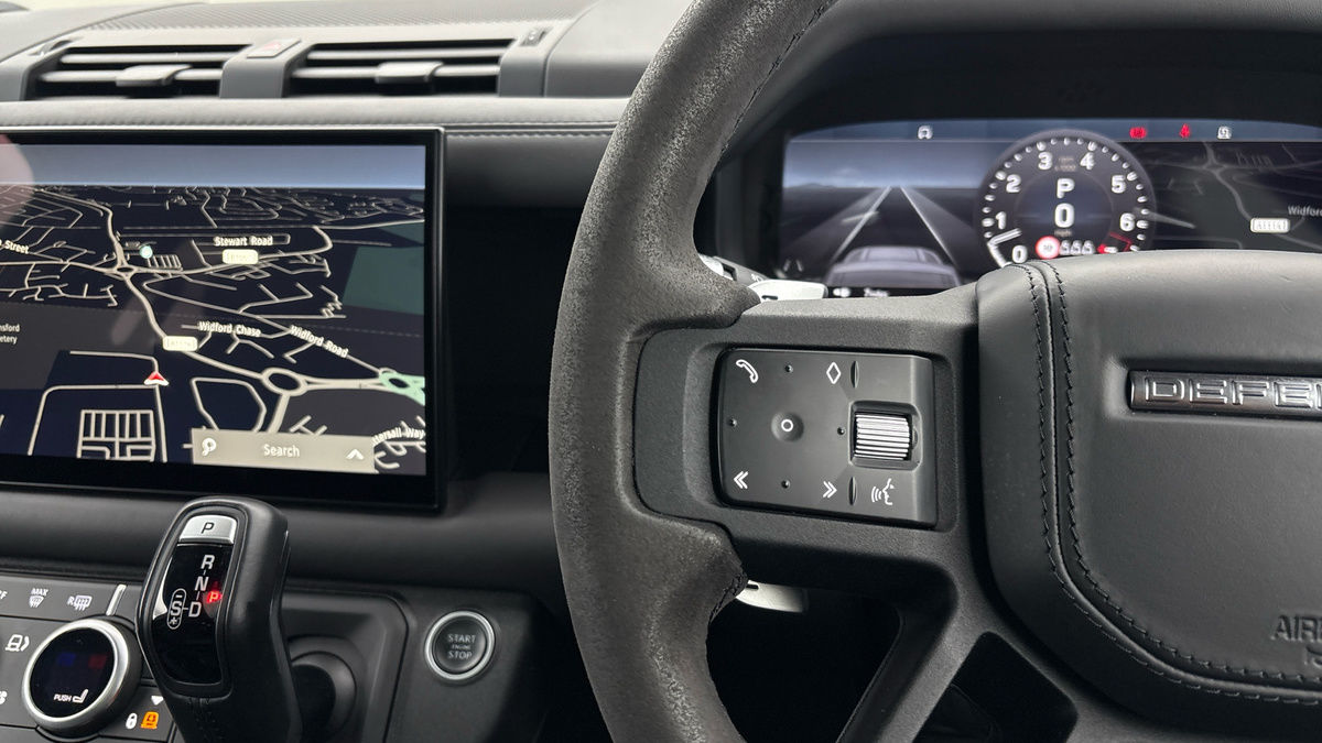 Land Rover Defender 110 Urban Image 26