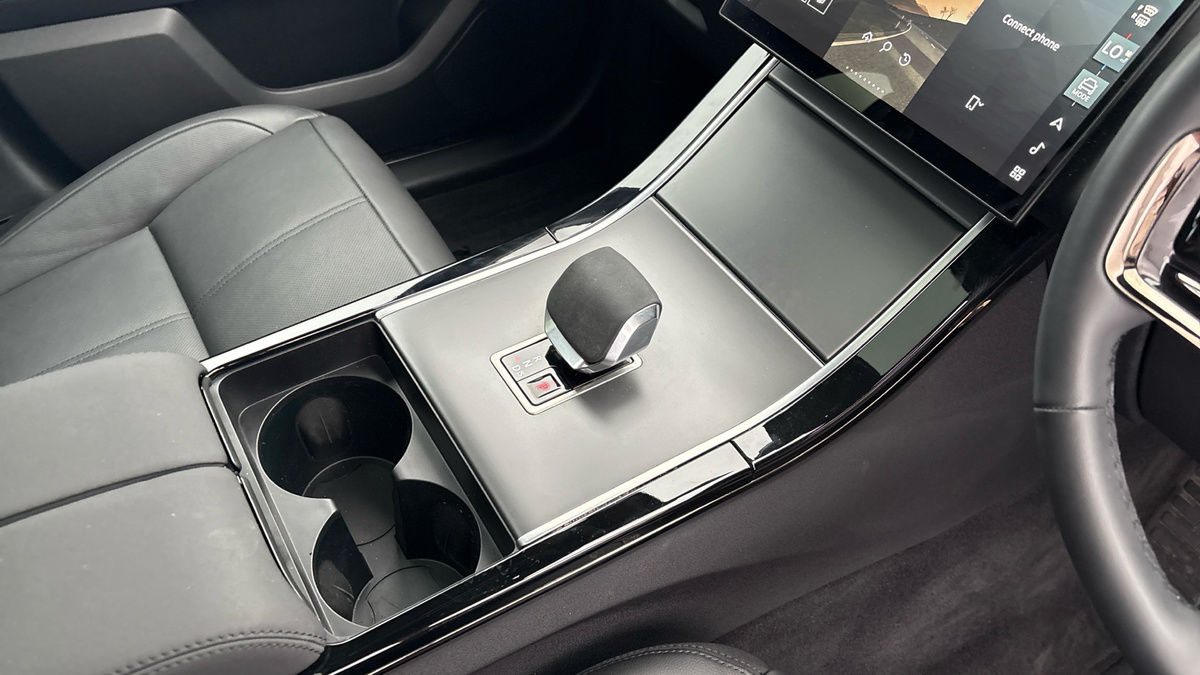 Land Rover Range Rover Velar Image 18