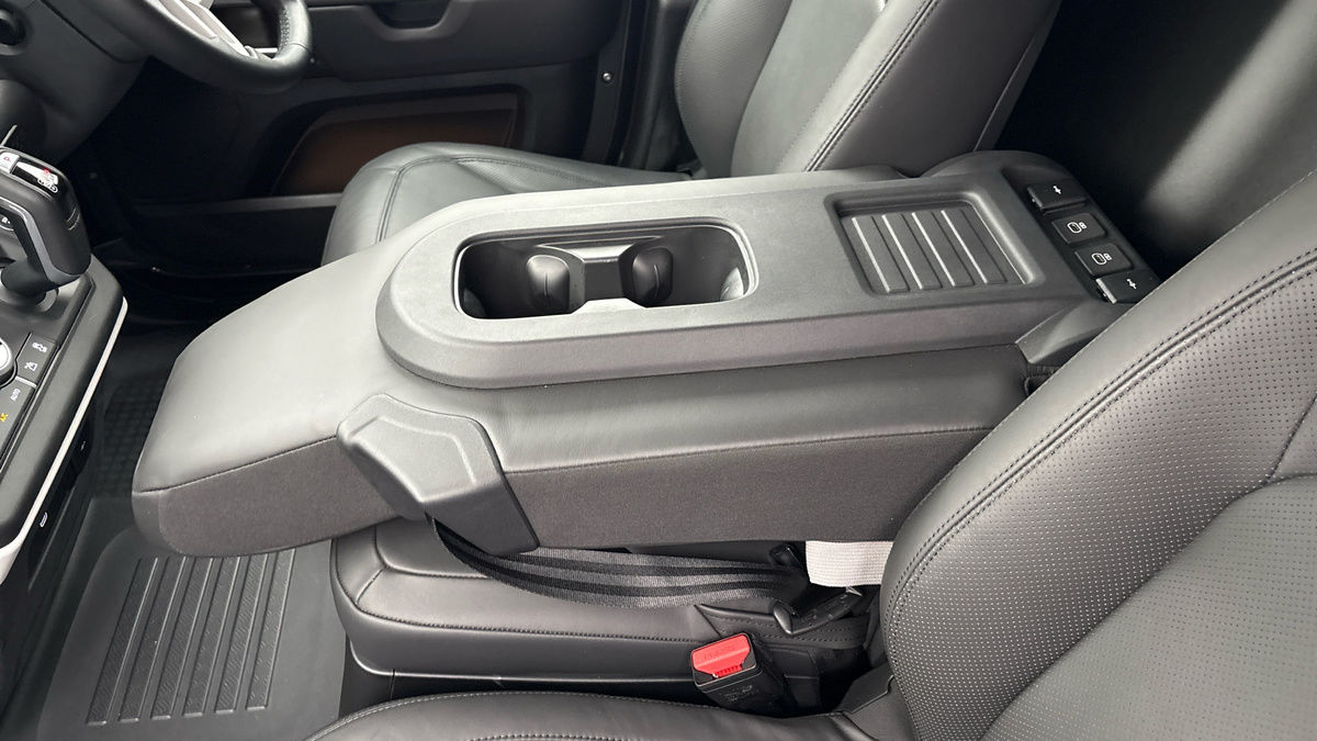 Land Rover Defender 110 Image 9