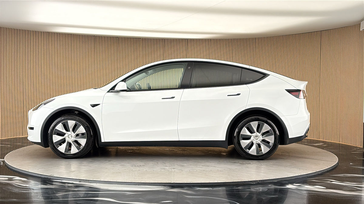 Tesla Model Y Image 15